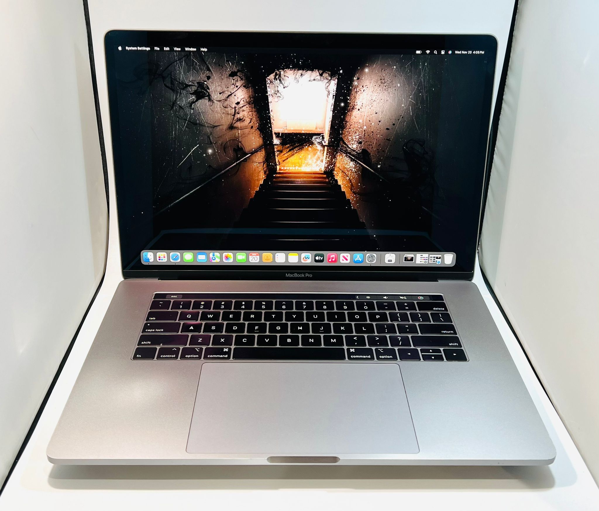MacBook本体 MacBook Pro 15 16GB 500GB Radeon Pro 560 Apple MacBook Pro 15 1 i9 16GB RAM 500GB SSD AMD Radeon Pro 560X