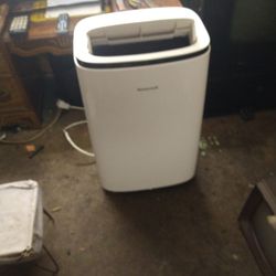 Honeywell Portable Air Conditioner One Season Old