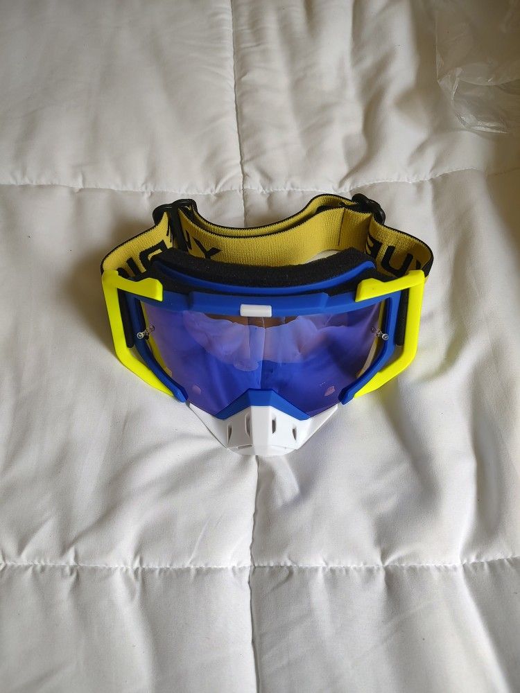 YUEDIO MOTORCYCLE/BIKE GOGGLES. UV PROTECTION. ADJUSTABLE STRAP. NEW. PICKUP ONLY.
