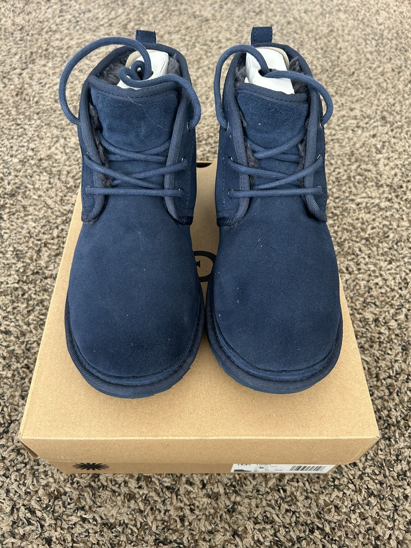 Ugg Boots ( Size 6y/7.5 Womens)