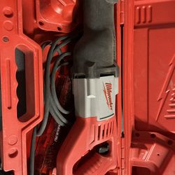 Milwaukee 6519-30 sawzall w/ 2 Diablo blades and case