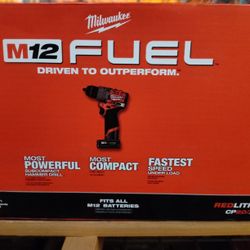 Milwaukee 1/2 Hammer Drill Driver Set 