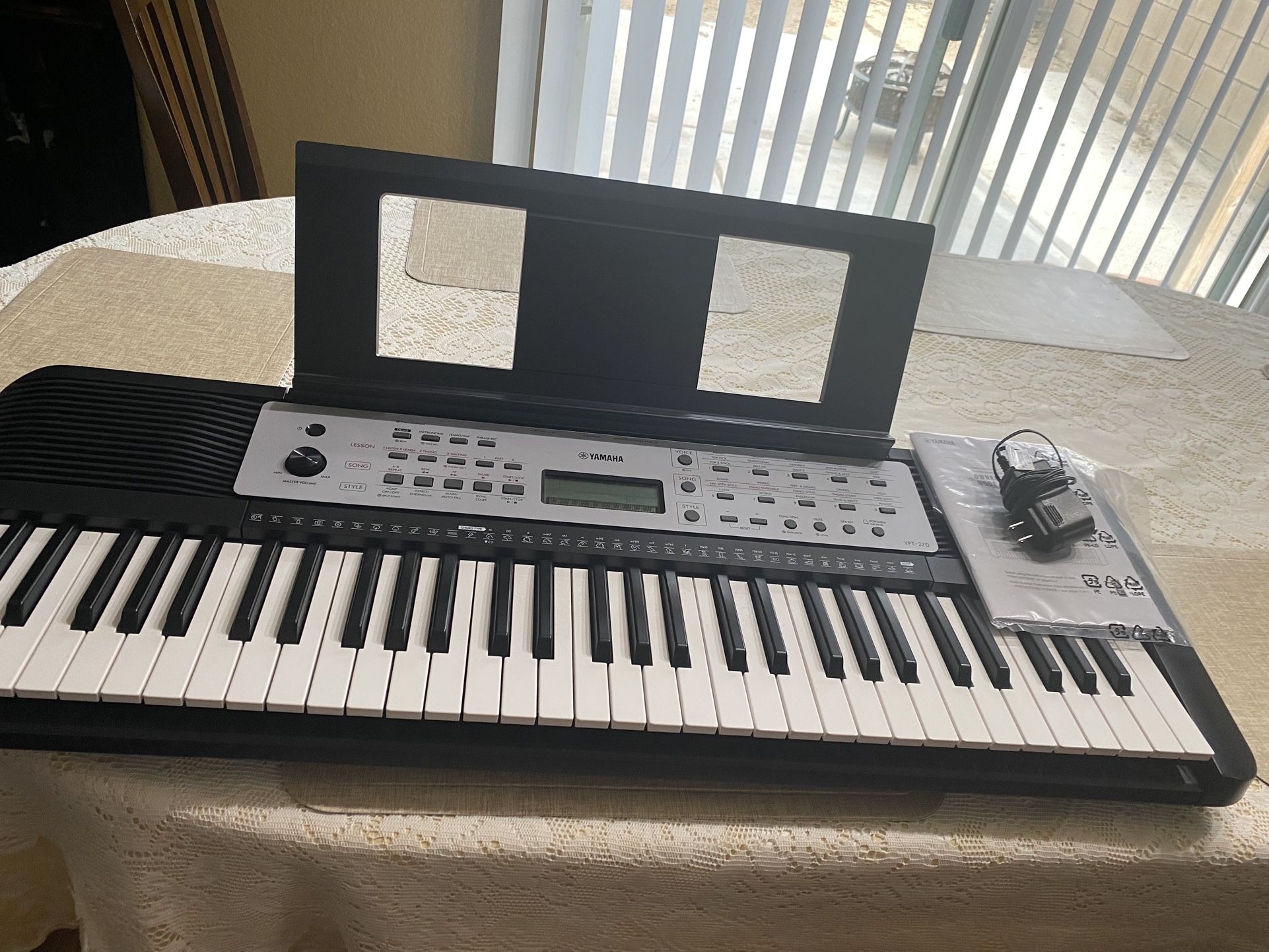 NEW!! YAMAHA YPT 270 61-Key Portable Keyboard