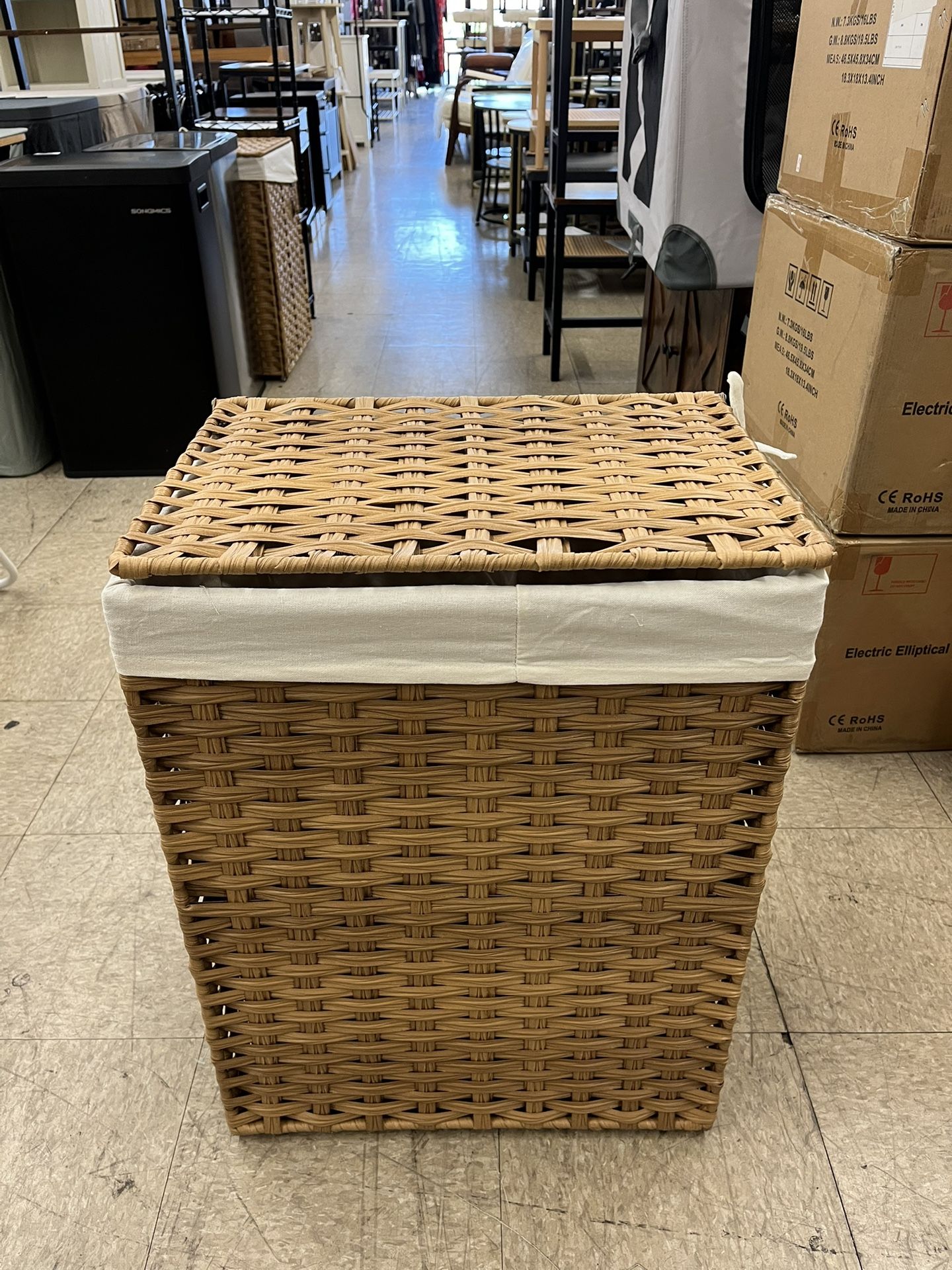 SONGMICS 17.2 Gallon (65 L) Rattan Clothes Laundry Basket with Lid - Natural