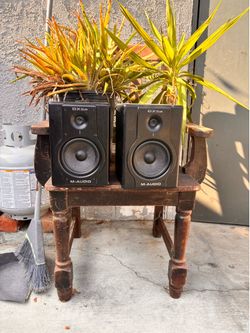 M-audio monitors 5” pair both of them included
