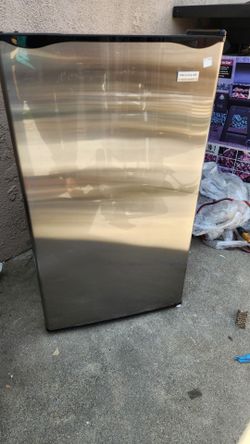 Frigidaire Gallery 3.2 Cu Ft Compact Fridge