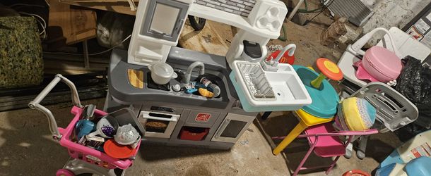 Play Kitchen Set w/ dishes
