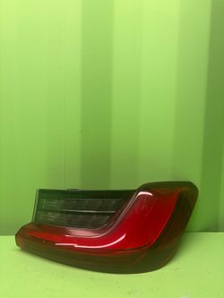 2019 2020 2021 2022 2023 2024 BMW 3-Series G20 330i M340i M3 Right Passenger Side Outer / Quarter Panel Tail Light OEM H4742045210