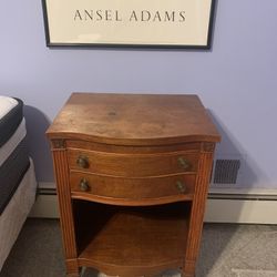 Vintage Wood  side/nighttable With Drawers 