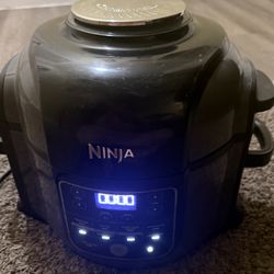 Ninja air fryer in good condition.