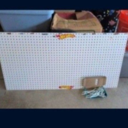 Hot Wheels Peg Board with Peg Hooks