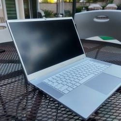 Razer Blade 15 Advanced – Mercury White Edition (RTX 2060, i7, 512GB SSD, New OEM-Quality Battery)