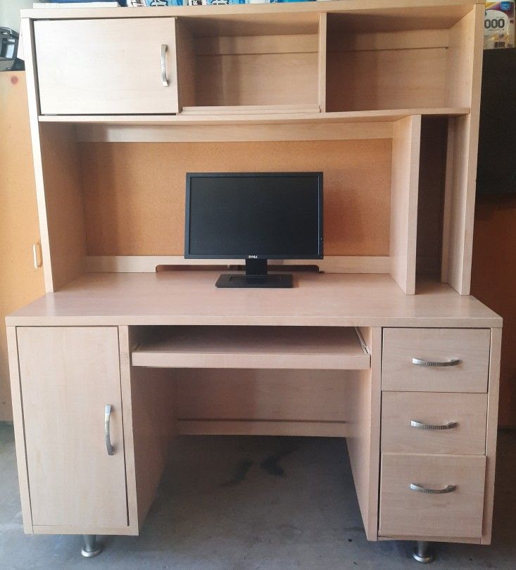 Desk With Hutch