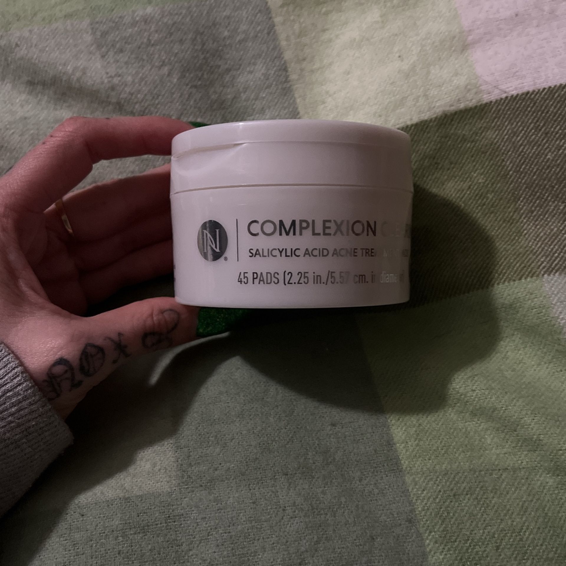 Neora Complexion Clearing Pads