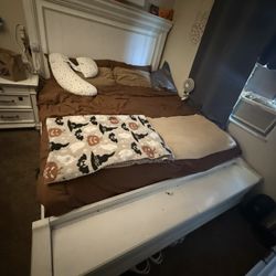 King Bed Frame With Footlocker