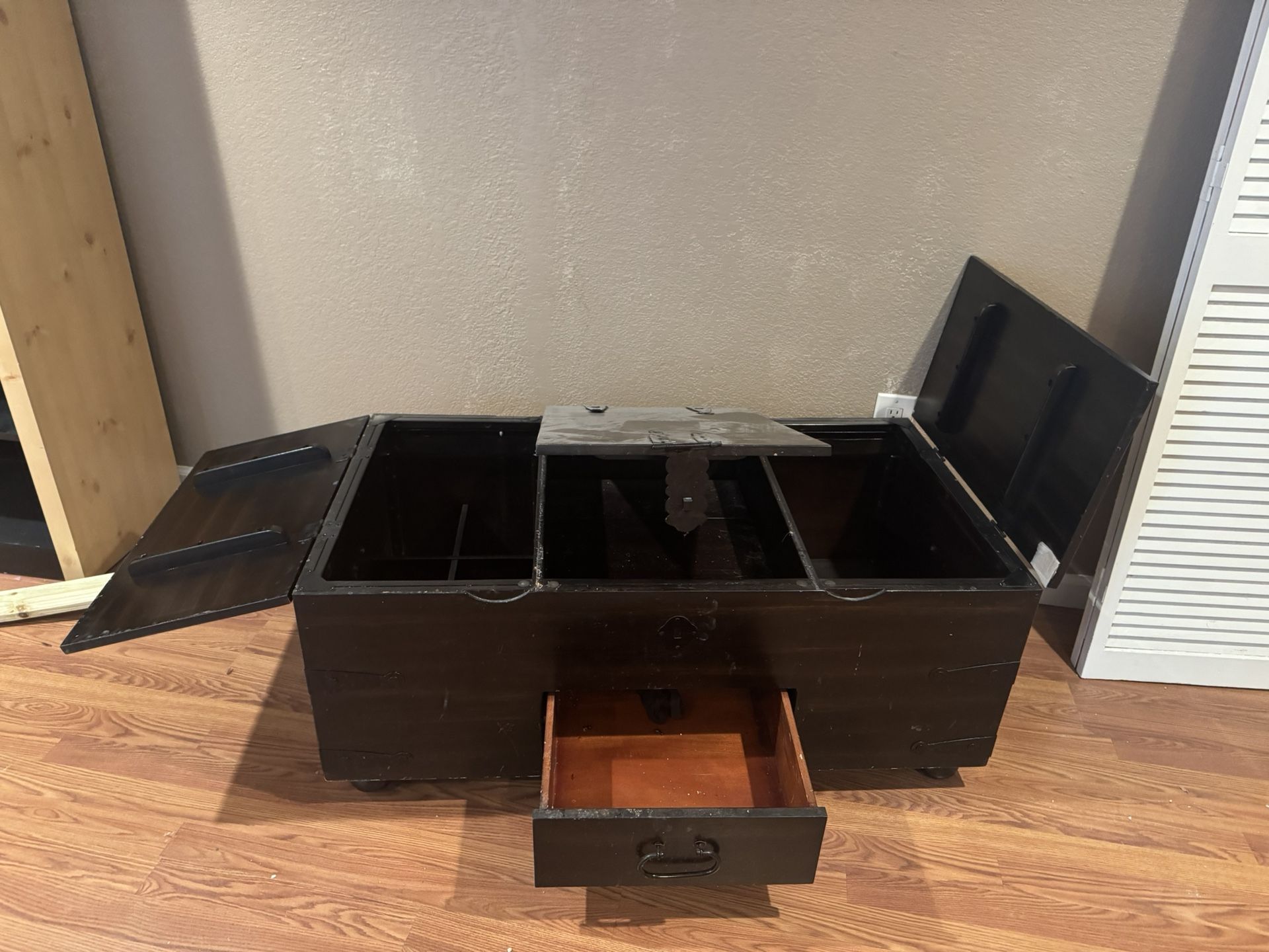 Trunk/ Table
