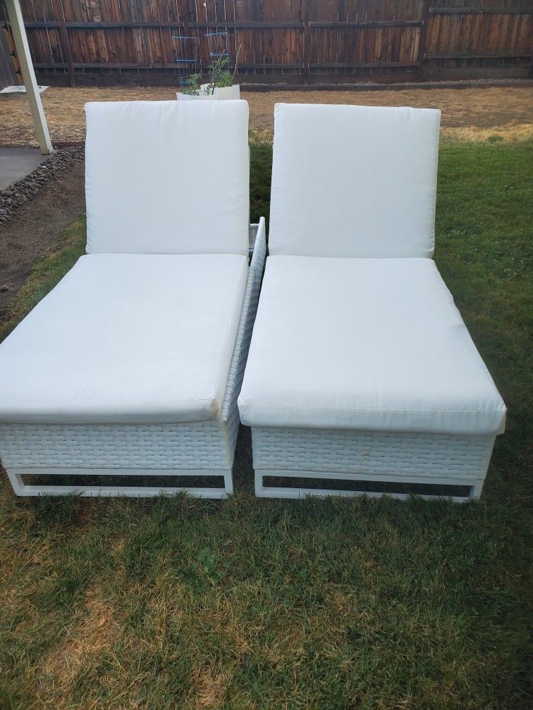 Adjustable Pool Loungers With Pads And Covers