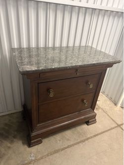 Antique Mahogany Chest of Drawers with Marble Top