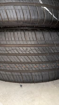 Set of 4 Kumho Crugen Premium KL33 tires - 235/60R18