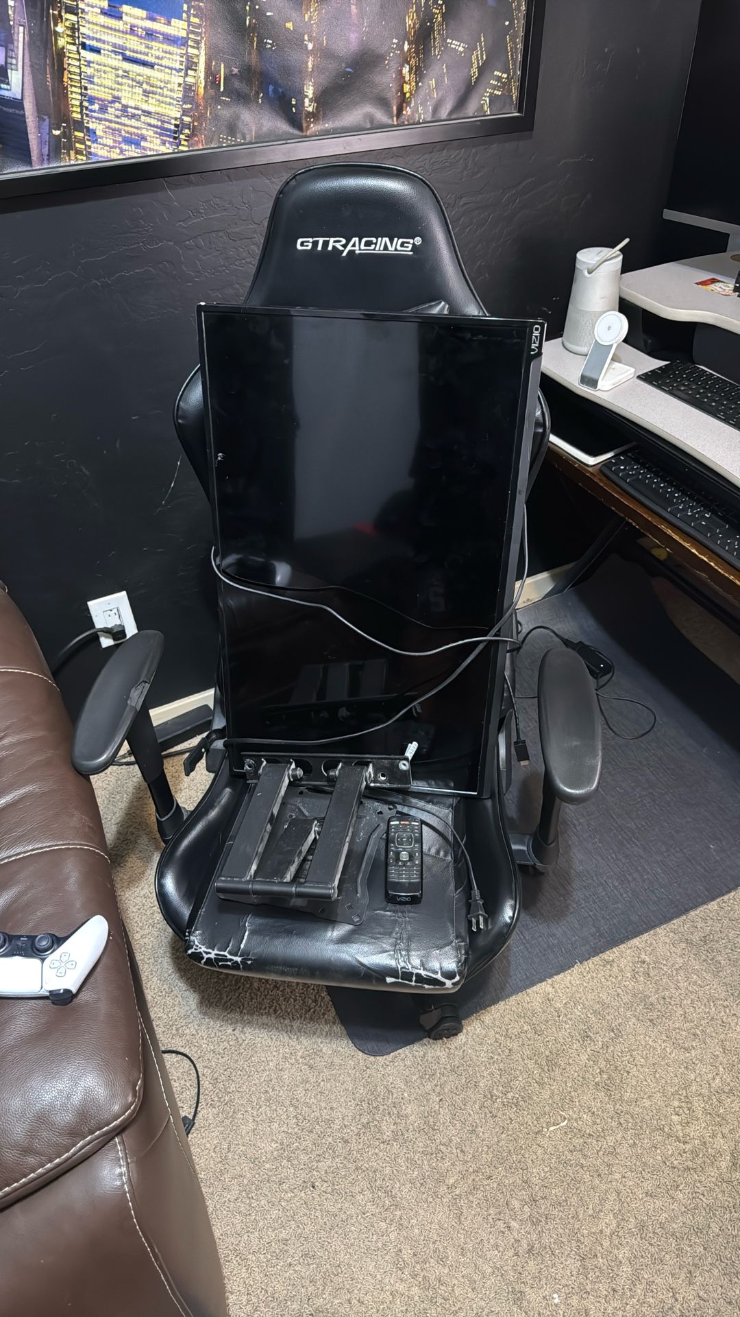 32 Inch tv With Wall mount 