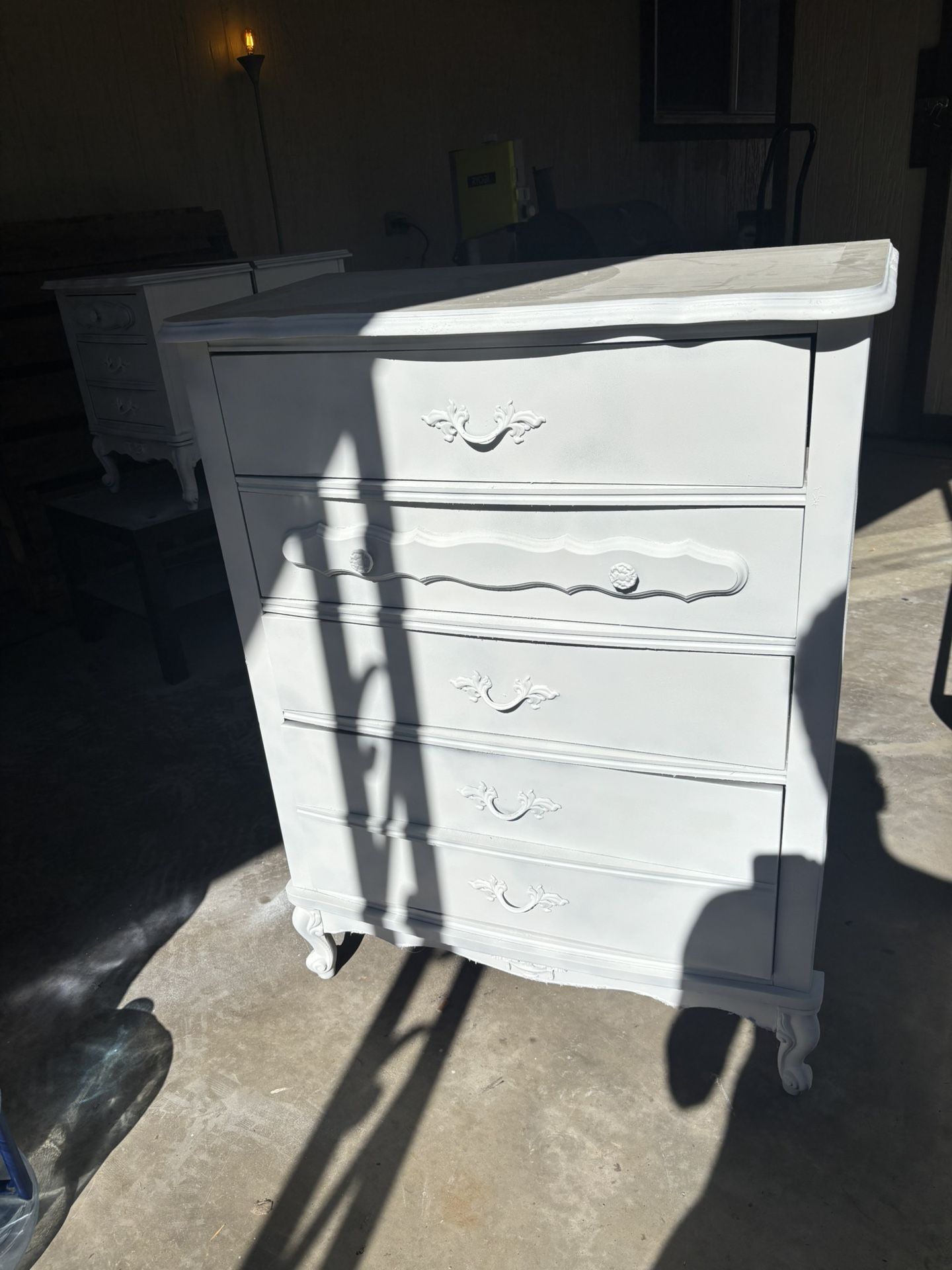Elegant  Gorgeous Ancient Mid Century 1950’s 3 Piece brown Color Dresser Set 