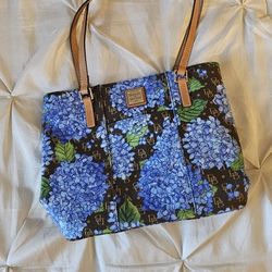 Dooney and Bourke Bag
