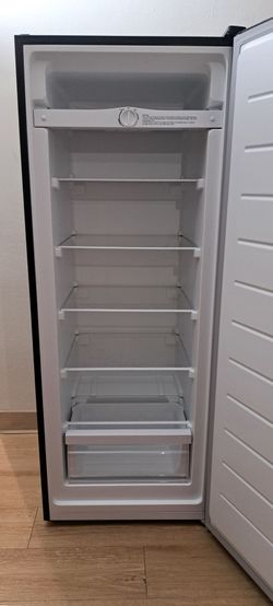 Midea 6.9 cu. ft. Convertible Upright Freezer (Model: MRU07M3ASL)