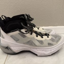 Jordan 37 Oreo - SIZE 10.5 - Like New 