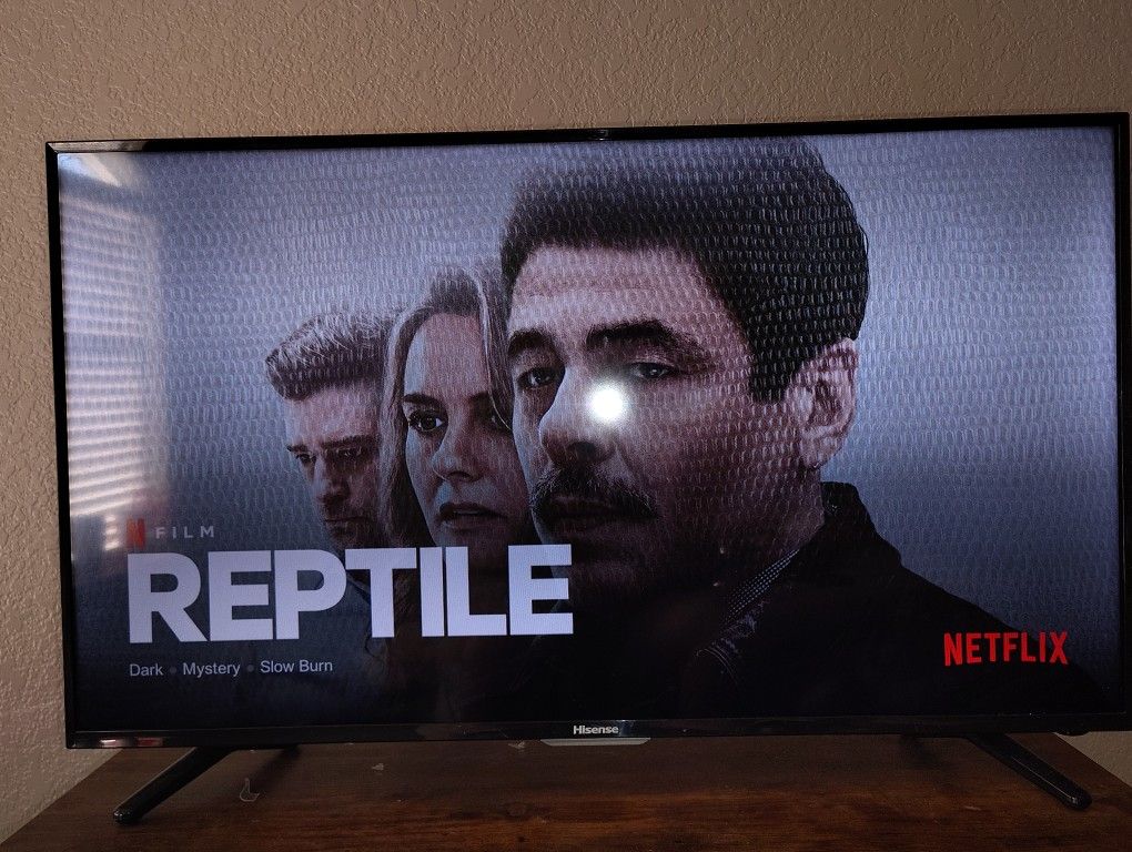 32 In Hisense Smart TV Led