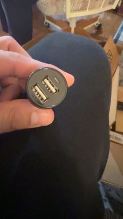 Dual-Port USB car charger