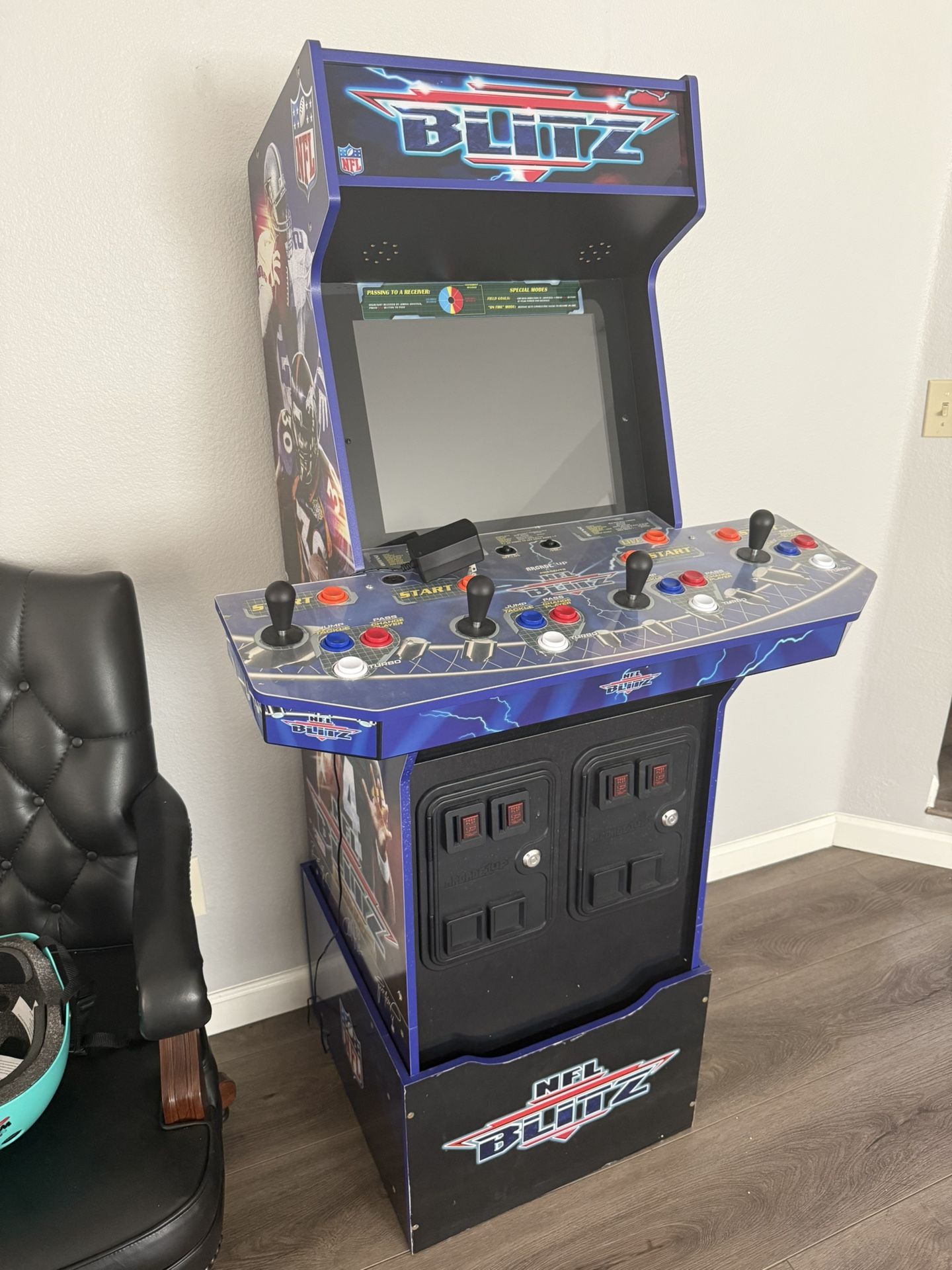 NFl Blitz Legends Arcade 1999 Game - Classic Retro Gaming Experience!