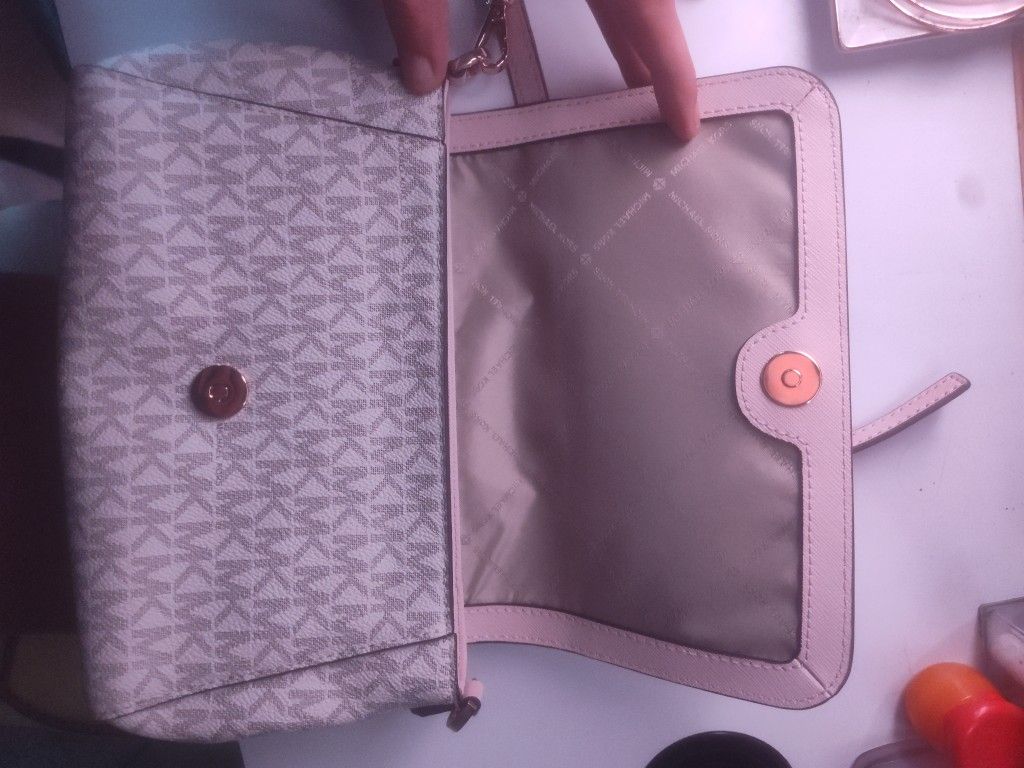 BRAND NEW MICHAEL KORS CROSS BODY