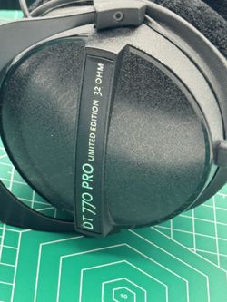 Beyerdynamic DT 770 PRO Limited Edition – 32 Ohm Studio Headphones