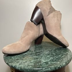 Women's shoes. Vaneli Brand. Size 8. $45.