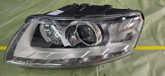 Audi A6 2009-2011 OEM Xenon HID Headlight Passenger Side