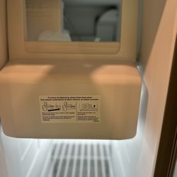 Refrigerator 
