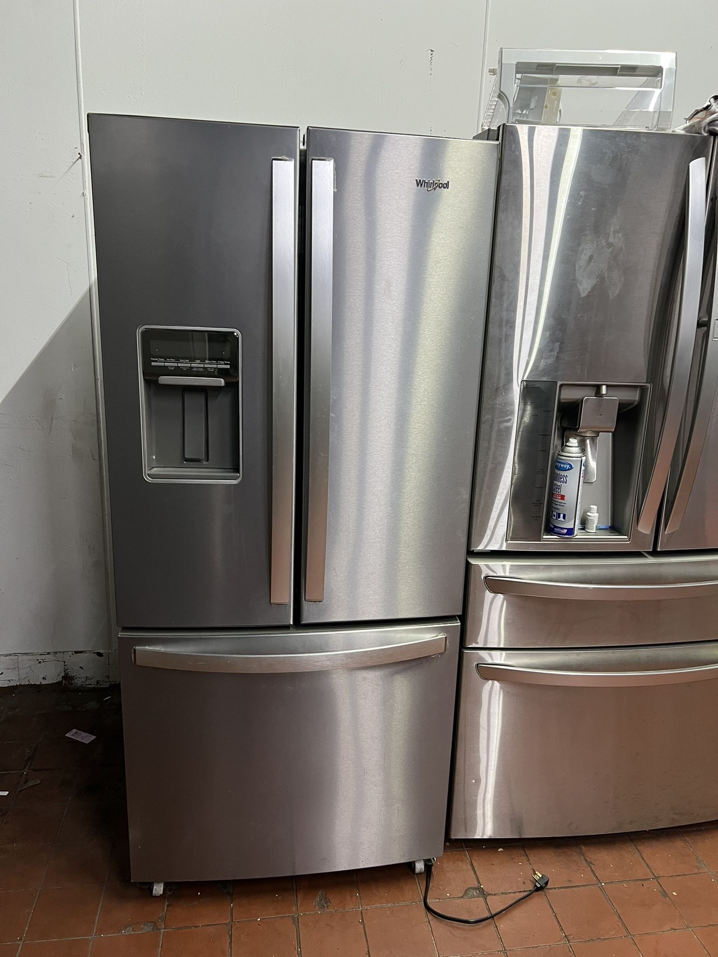 Whirlpool 30 inch French door stainless steel refrigerator/neveta tres puertas