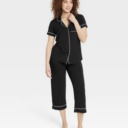 Stars Above black cloud knit modal pajamas set with short sleeves top and cropped wide leg pants, size L