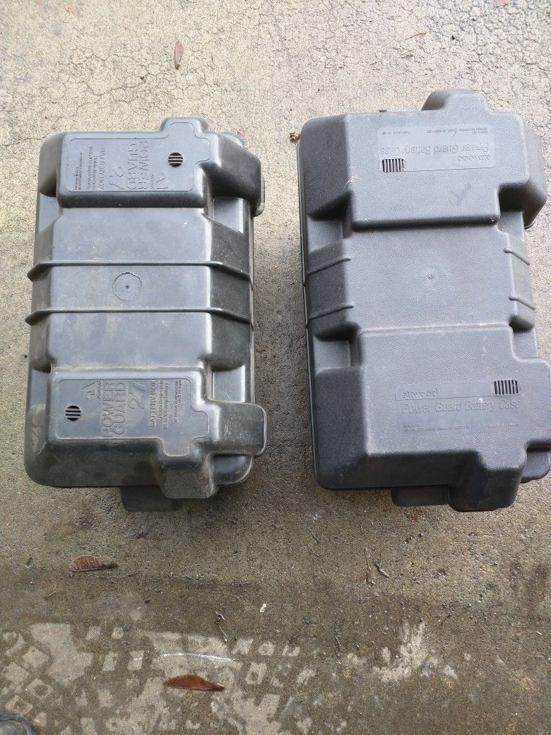 Marine battery boxes
