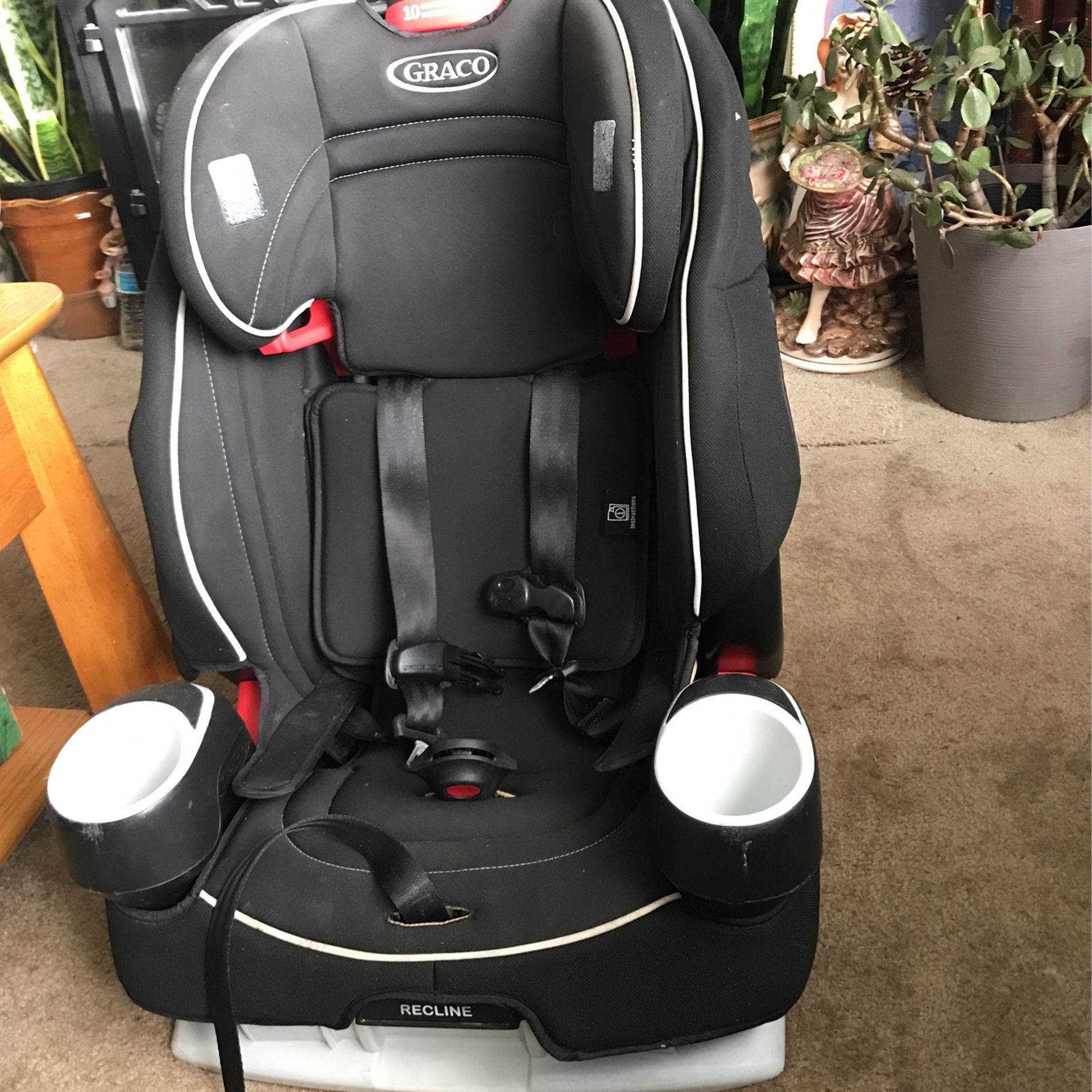 Toddler Graco Car Seat  Price 90$   Expire   2027  Pick    Up   E    72nd     Tacoma 