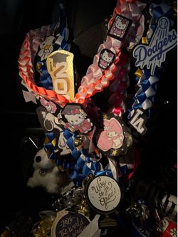 Graduation lays and gifts