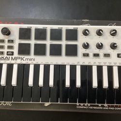 Akai Professional MPK Mini Hybrid 3 Wobble 
