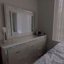 Queen Size Bed – Silver Color