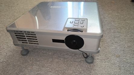 Two Projectors Both Work Perfect 1st Wimius And A Mitsubishi Home Entertainment Theater Projector HC3