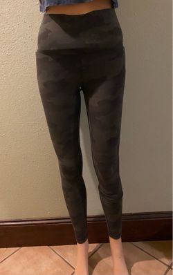 Lululemon  camo size 6