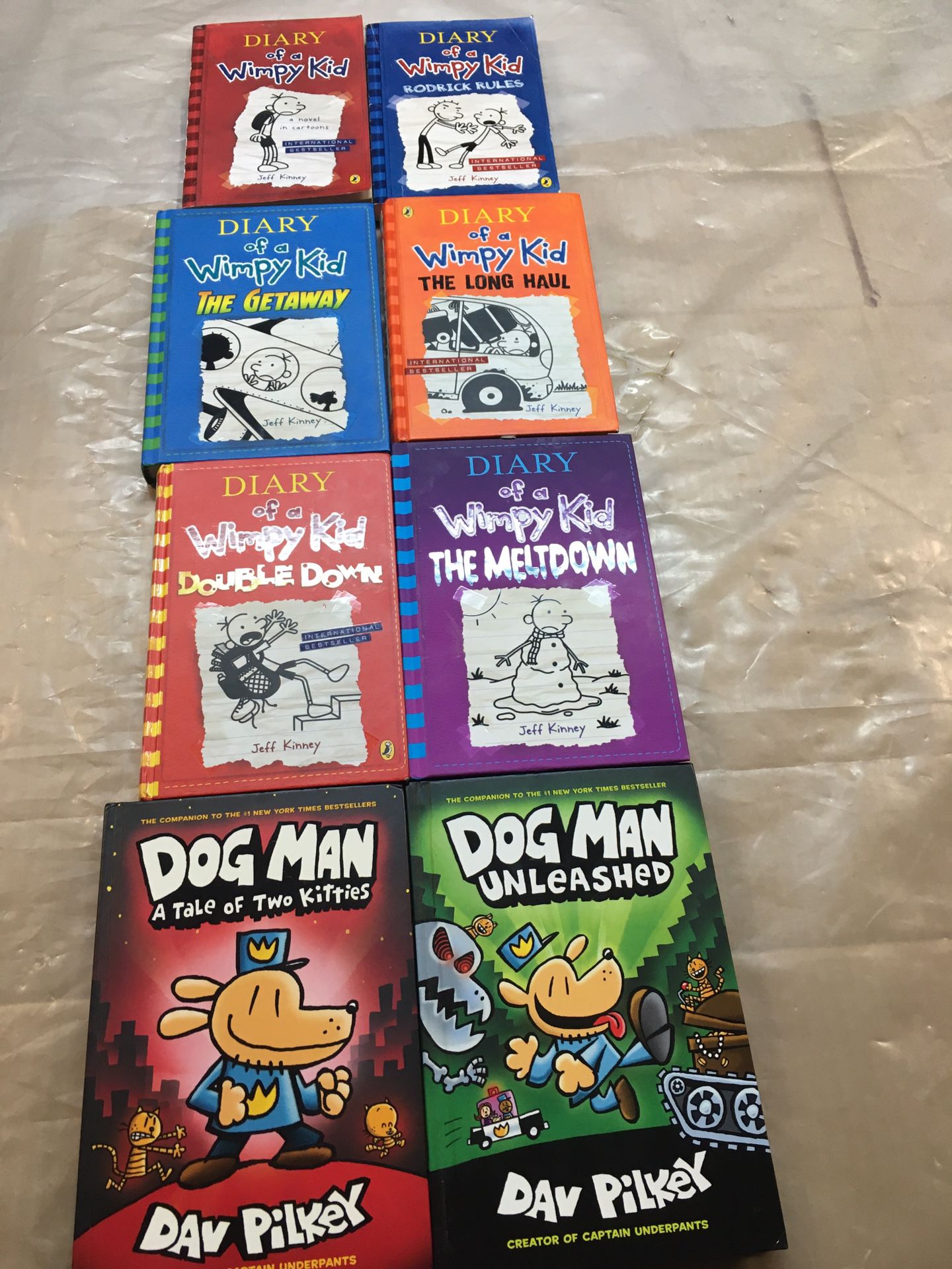 Diary of a wimpy kid and dog man(6)hard back( 2)paper bag