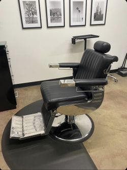 Like new barber chair