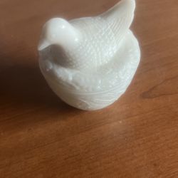 Avon Vintage Milk Glass Bird Nest 