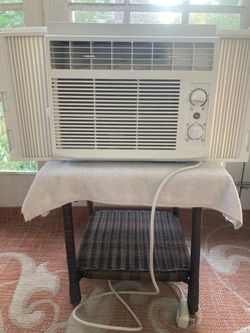 Small window air conditioner used only 1 season