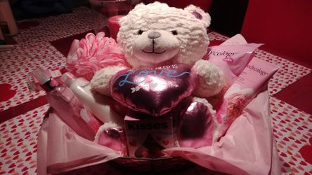 Valentine gift basket for your lady